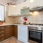 Villa Mirela With A Comfortable Garden And Pool *