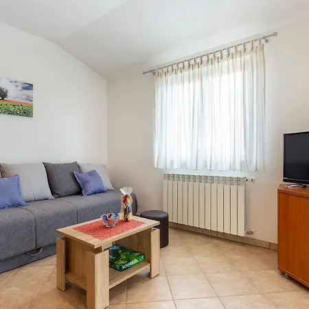 Mirela With A Comfortable Garden And Pool * Grandici