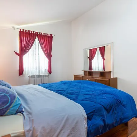 Mirela With A Comfortable Garden And Pool * Grandici