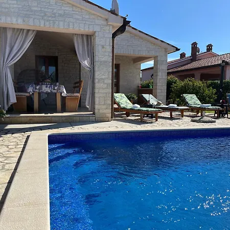 Mirela With A Comfortable Garden And Pool Vila
