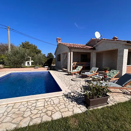 Villa Mirela With A Comfortable Garden And Pool