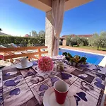 Villa Mirela With A Comfortable Garden And Pool *