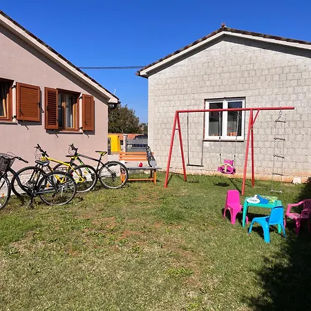 Mirela With A Comfortable Garden And Pool * Grandici