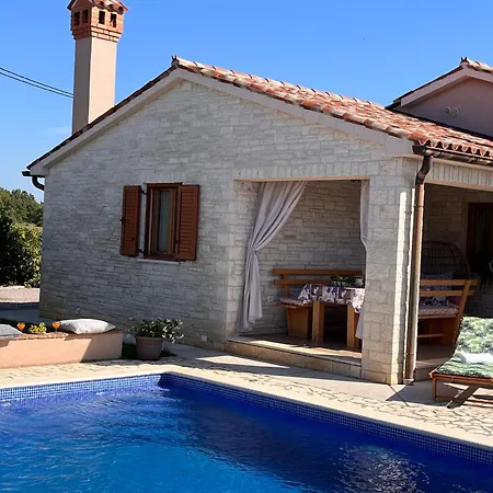 Mirela With A Comfortable Garden And Pool Grandici