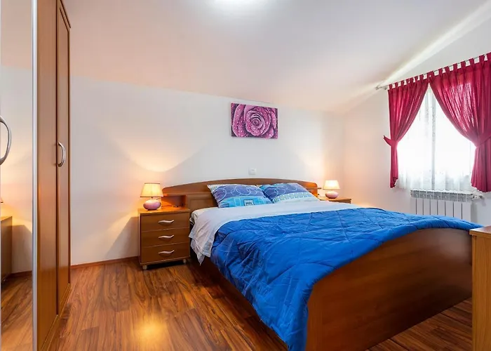 וילה Mirela With A Comfortable Garden And Pool